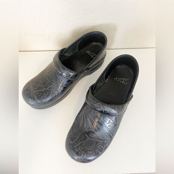Dansko Professional Black Tooled leather clogs Size 39. or 8.5-9 - Picture 9 of 9